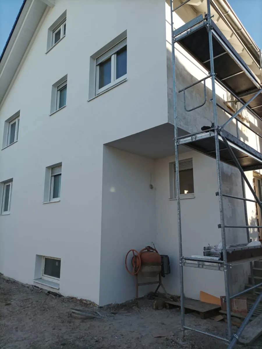 Stambena zgrada u Njemačkoj sa zamijenjenom aluminijskom stolarijom